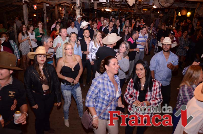 Casas noturnas que apostam no estilo sertanejo, como a Morada du Capiau, conquistam cada vez mais francanos (Foto: Ricardo Fernandes)